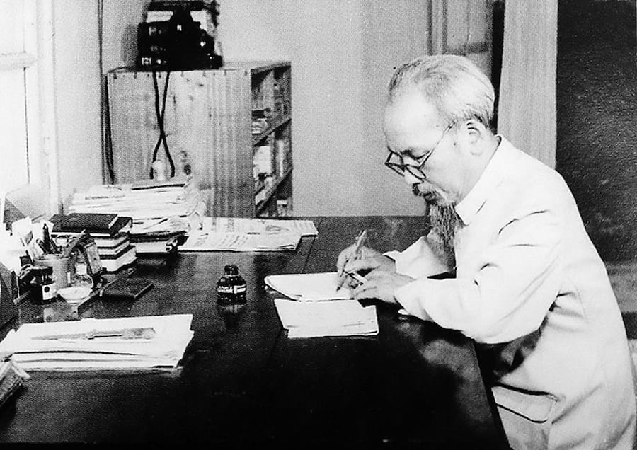 Câu chuyện về tinh thần tự học, học tập suốt đời của Chủ tịch Hồ Chí Minh