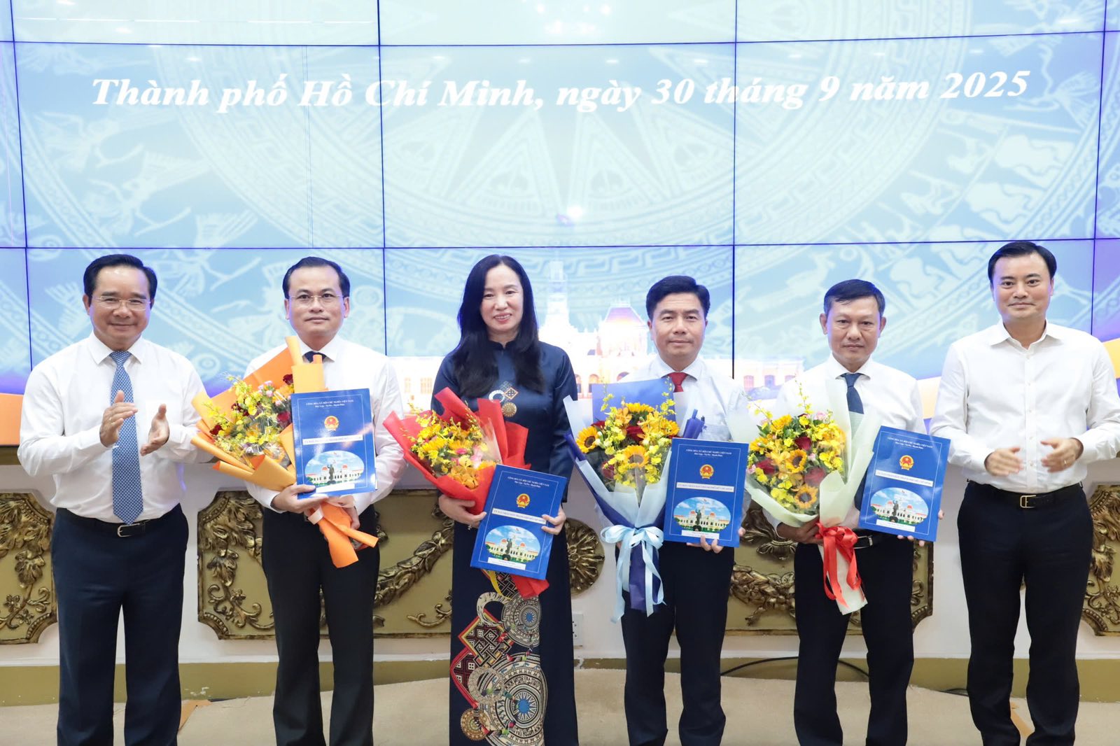 Lãnh đạo TP.HCM trao Quyết định cán bộ của Sở Quy hoạch - Kiến trúc TP.HCM (mới)