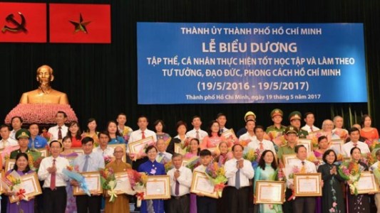 TPHCM biểu dương 402 gương học tập và làm theo Bác Hồ