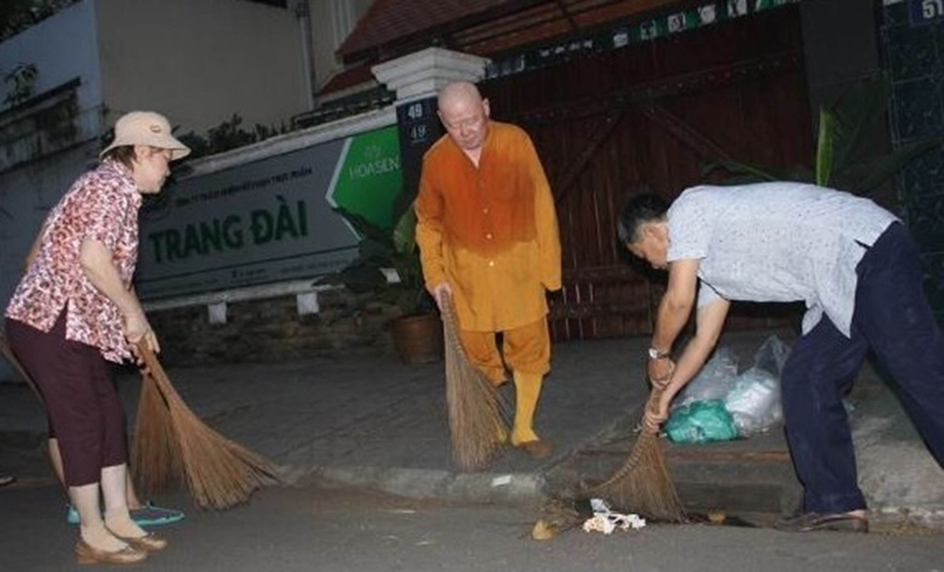 Học Bác tình yêu thương con người