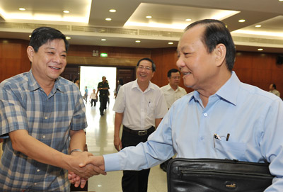 Cái gốc trong mối quan hệ mật thiết với dân là chính sách đúng, hợp lòng dân