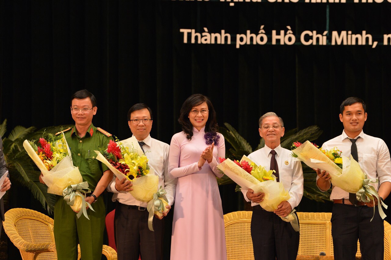 Sở Quy hoạch - Kiến trúc nhận cờ thi đua