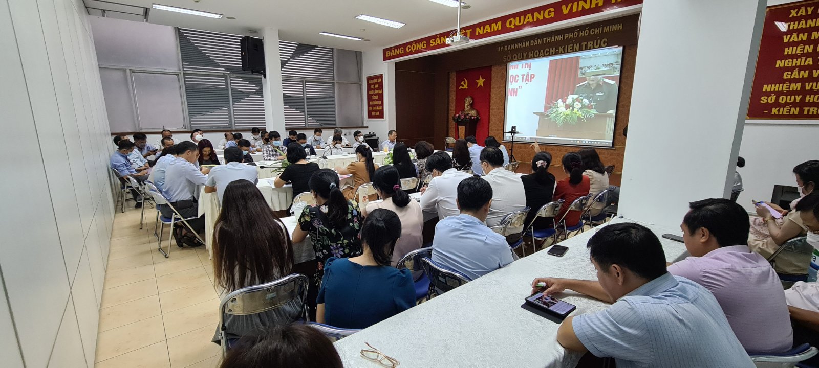 Đảng viên Sở QH-KT tham dự Hội nghị giao ban trực tuyến toàn quốc đánh giá việc triển khai Kết luận số 01-KL/TW của Bộ Chính trị 