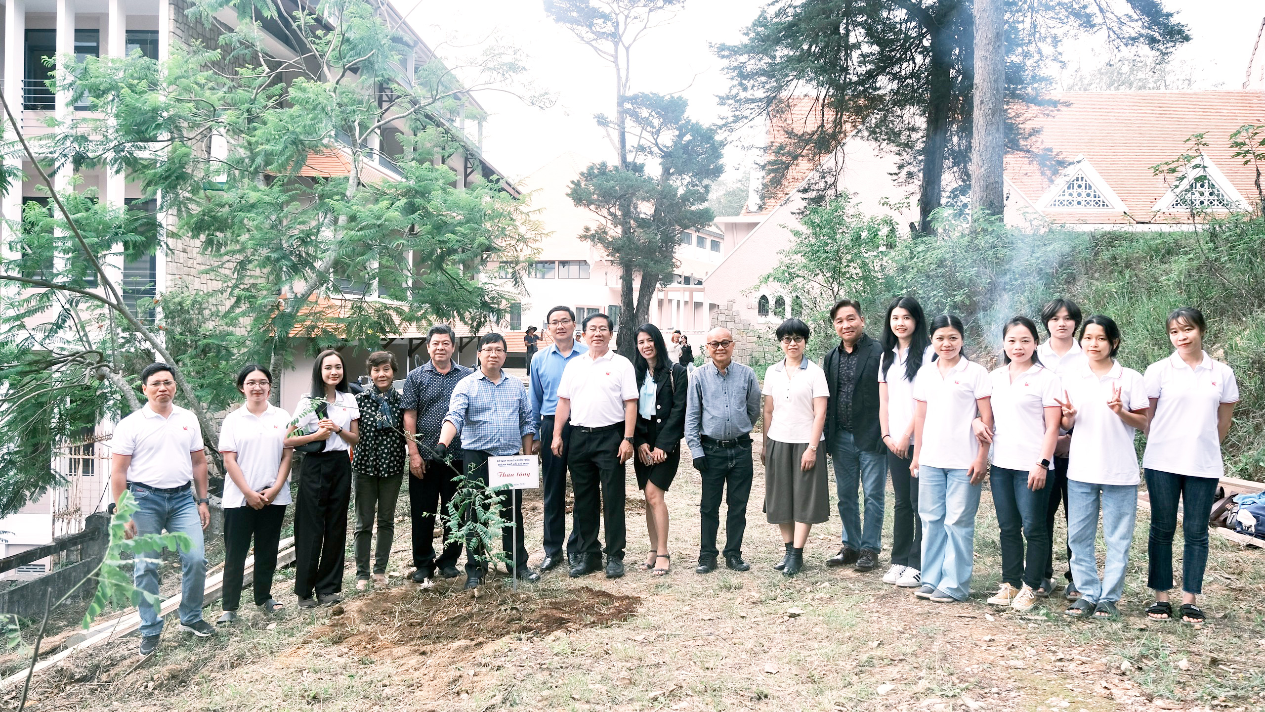 Sở Quy hoạch - Kiến trúc TPHCM tham gia “Ngày lao động và trồng cây” nhân kỉ niệm 133 năm ngày sinh của Bác