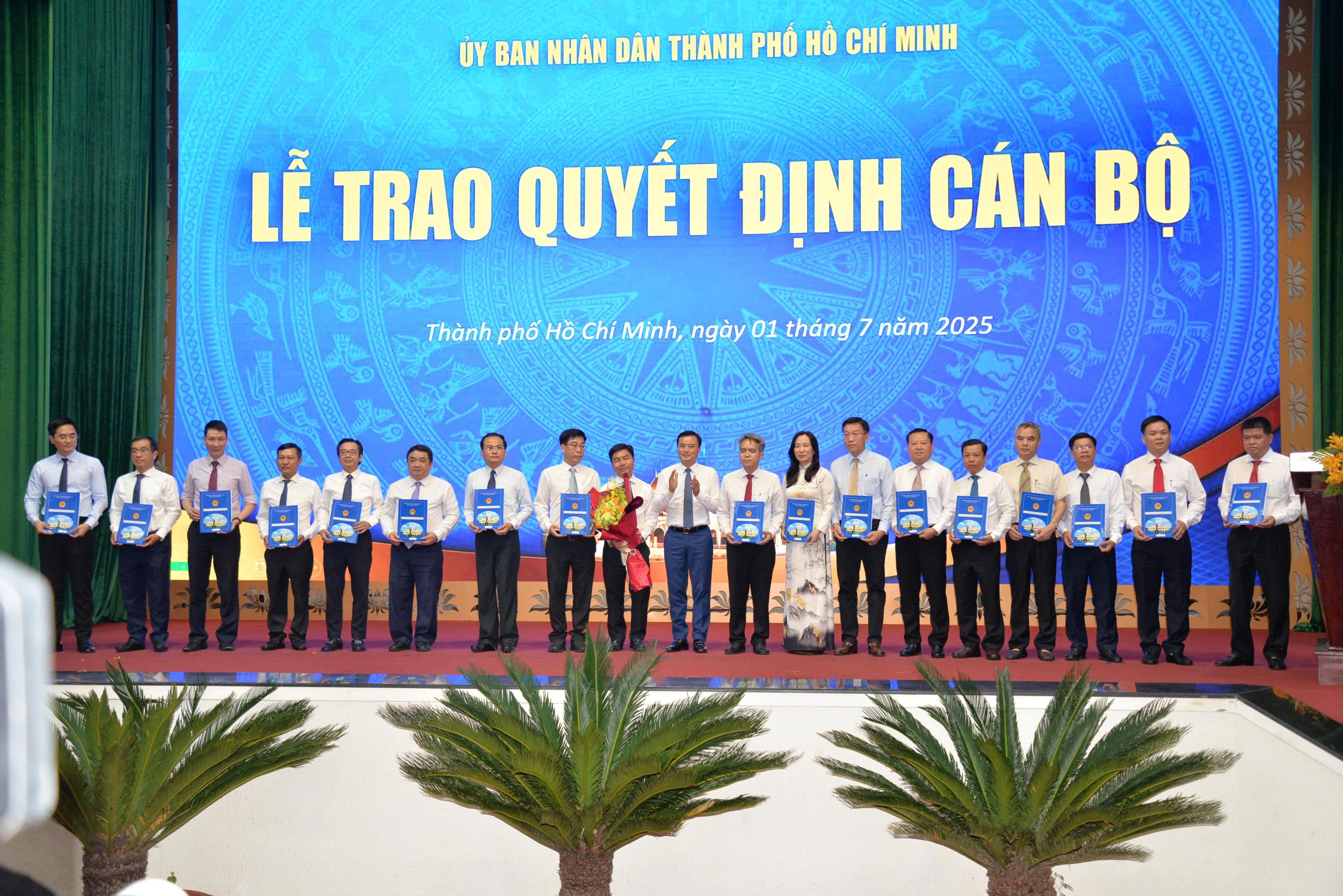 Chủ tịch UBND TPHCM bổ nhiệm Giám đốc Sở và các Phó Giám đốc Sở Xây dựng TP.HCM 