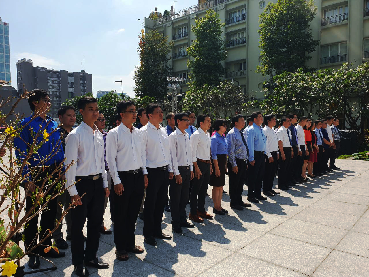 Lãnh đạo Sở Quy hoạch - Kiến trúc dâng hương Chủ tịch Hồ Chí Minh