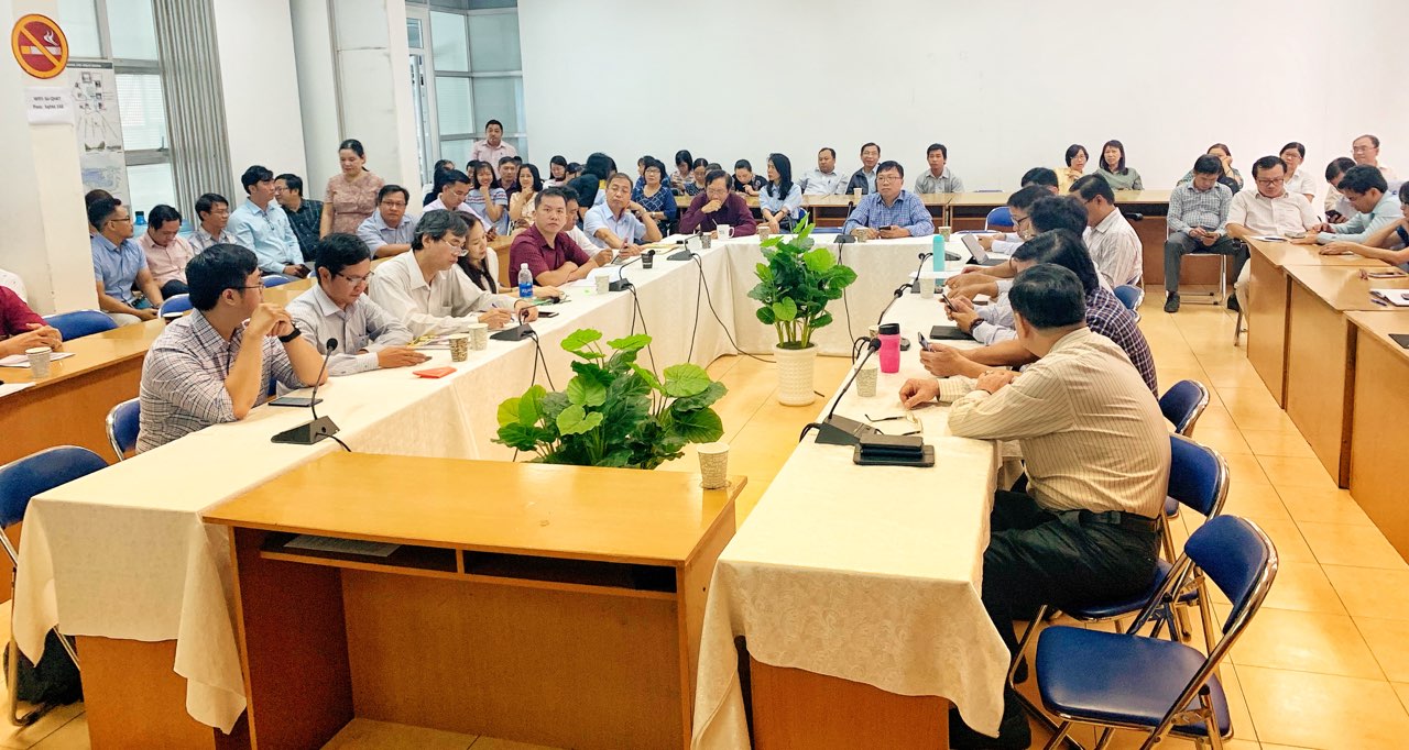 Tập thể Sở Quy hoạch - Kiến trúc nghiêm túc Hội nghị trực tuyến Toàn quốc sơ kết 3 năm thực hiện Chỉ thị 05-CT/TW